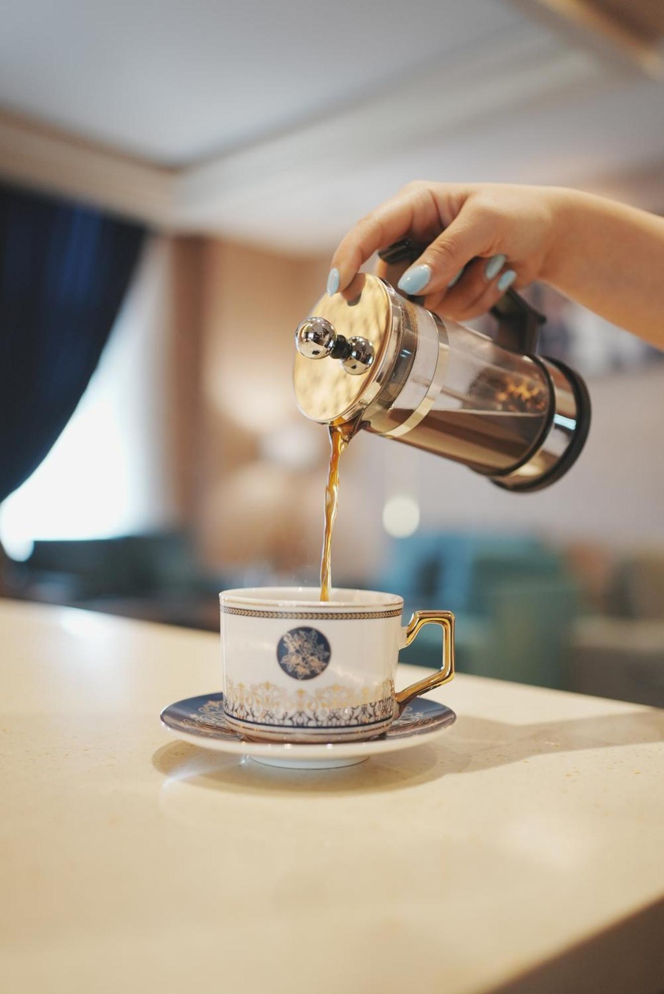 Thousand Nights Hotel Amman Zewnętrze zdjęcie Coffee being poured from a French press
