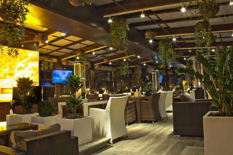 Thousand Nights Hotel Amman Zewnętrze zdjęcie The interior of a restaurant in the city of Riyadh, Saudi Arabia