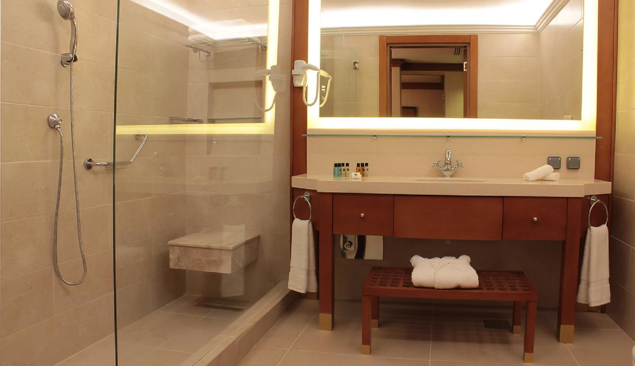 Thousand Nights Hotel Amman Zewnętrze zdjęcie A bathroom in a hotel