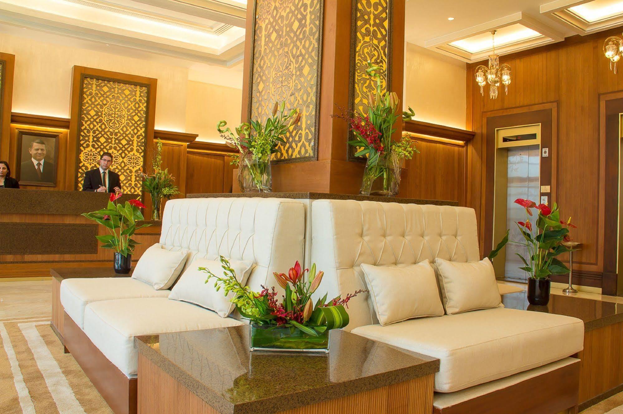 Thousand Nights Hotel Amman Zewnętrze zdjęcie Lobby