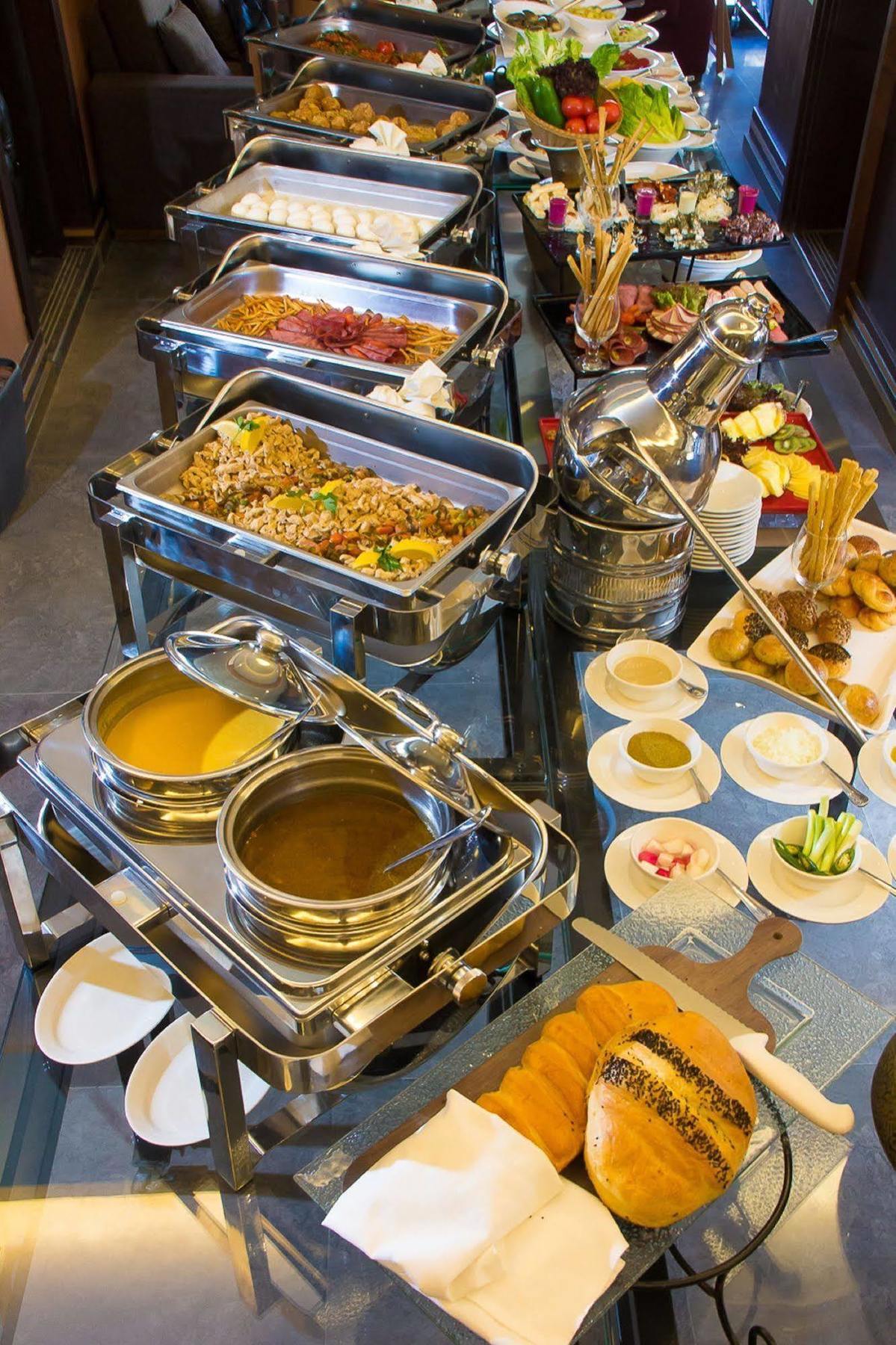 Thousand Nights Hotel Amman Zewnętrze zdjęcie A chafing dish